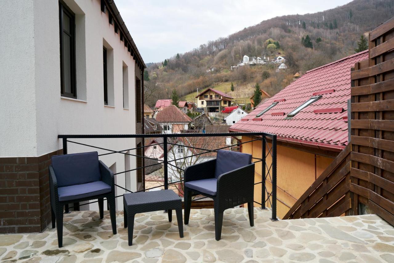 Отель Casa Piti Брашов Экстерьер фото